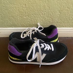 New Balance black sneakers with comfort inserts.